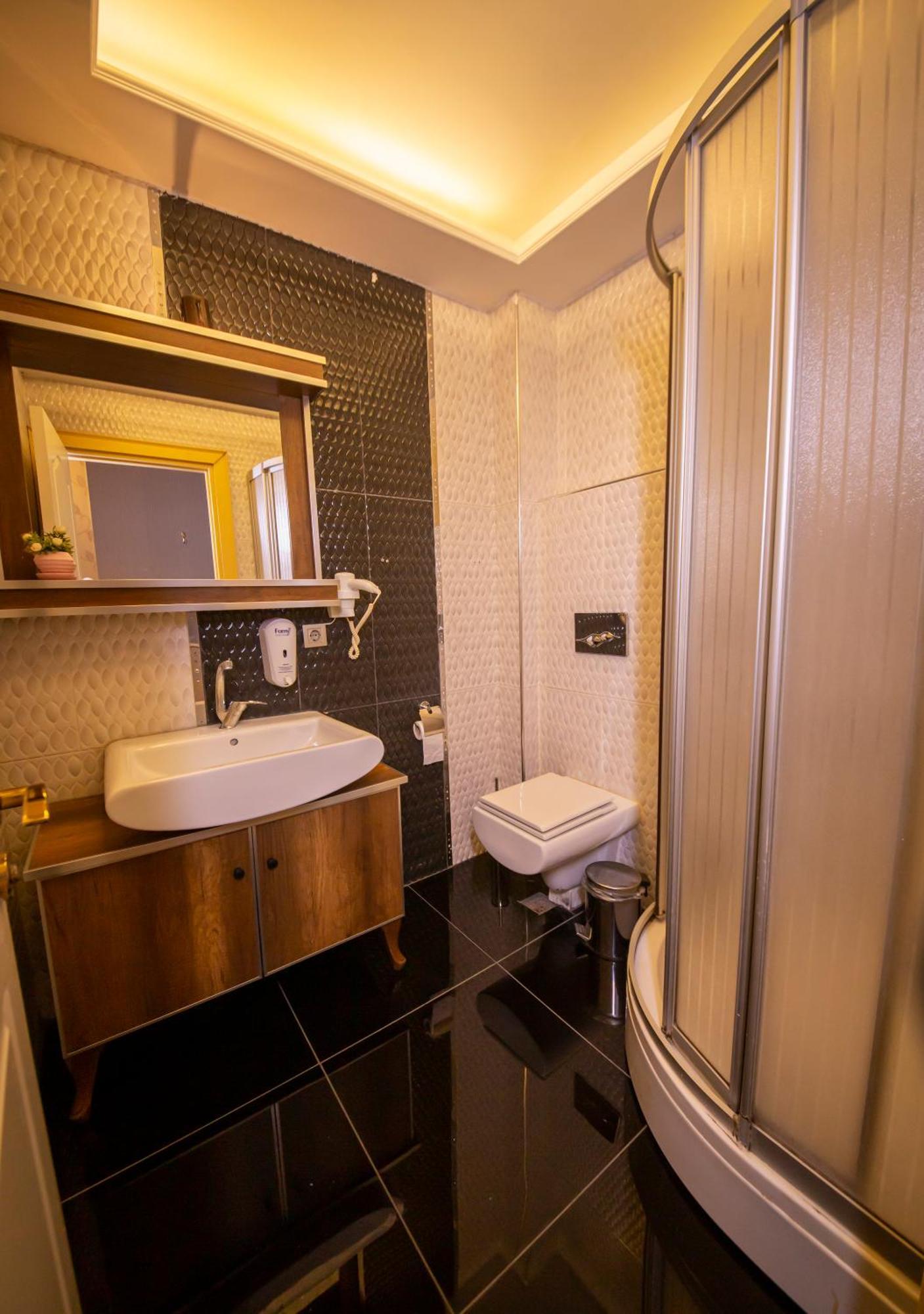 Royal Garden Suite And Hotel Istanbul Eksteriør billede